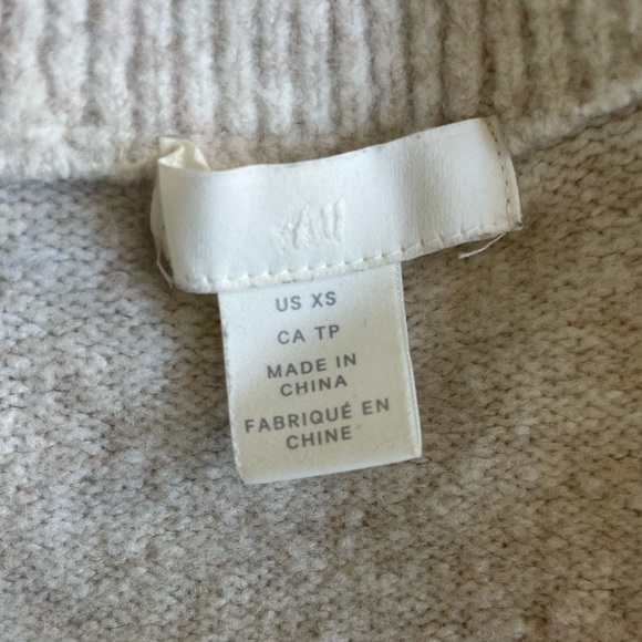 SOLD HM bubble sleeve sweater - Picture 6 of 8